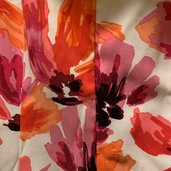 Elegant & Fun Tight Fitting Flowery Summer Dress - Picture 5 of 8